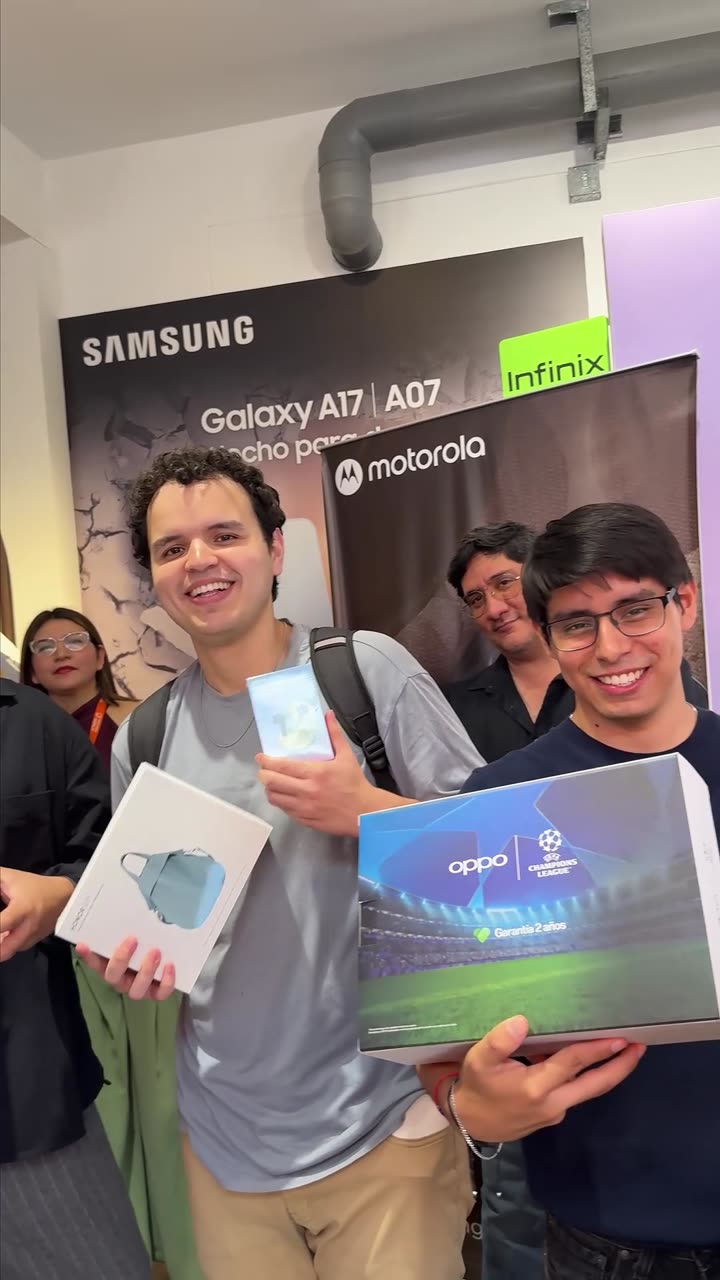 Ganadores con sus premios
